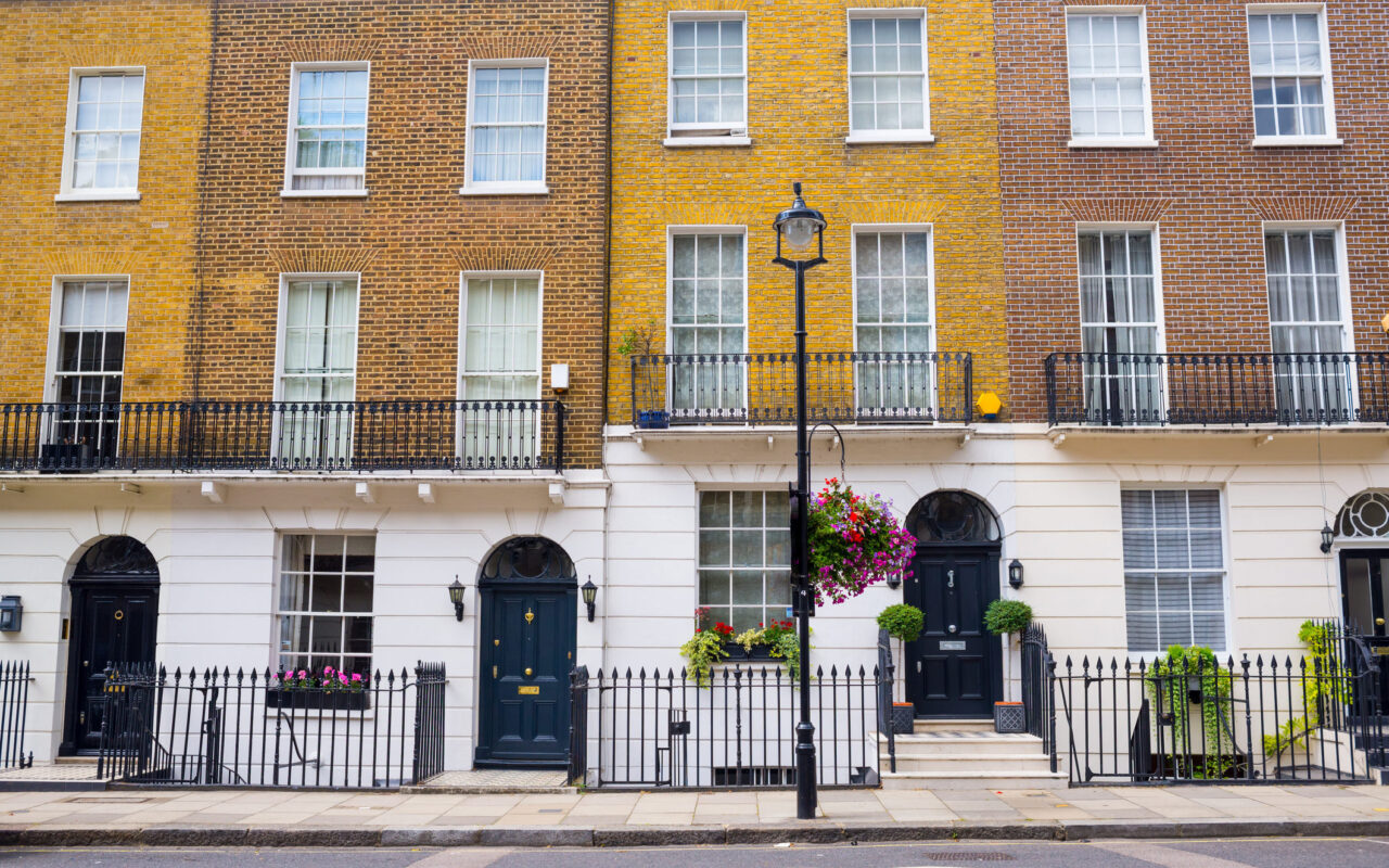 Facade of Georgian residential town houses made in yellow and red brick in a luxury residential area of West London 1011734140 2123x1417